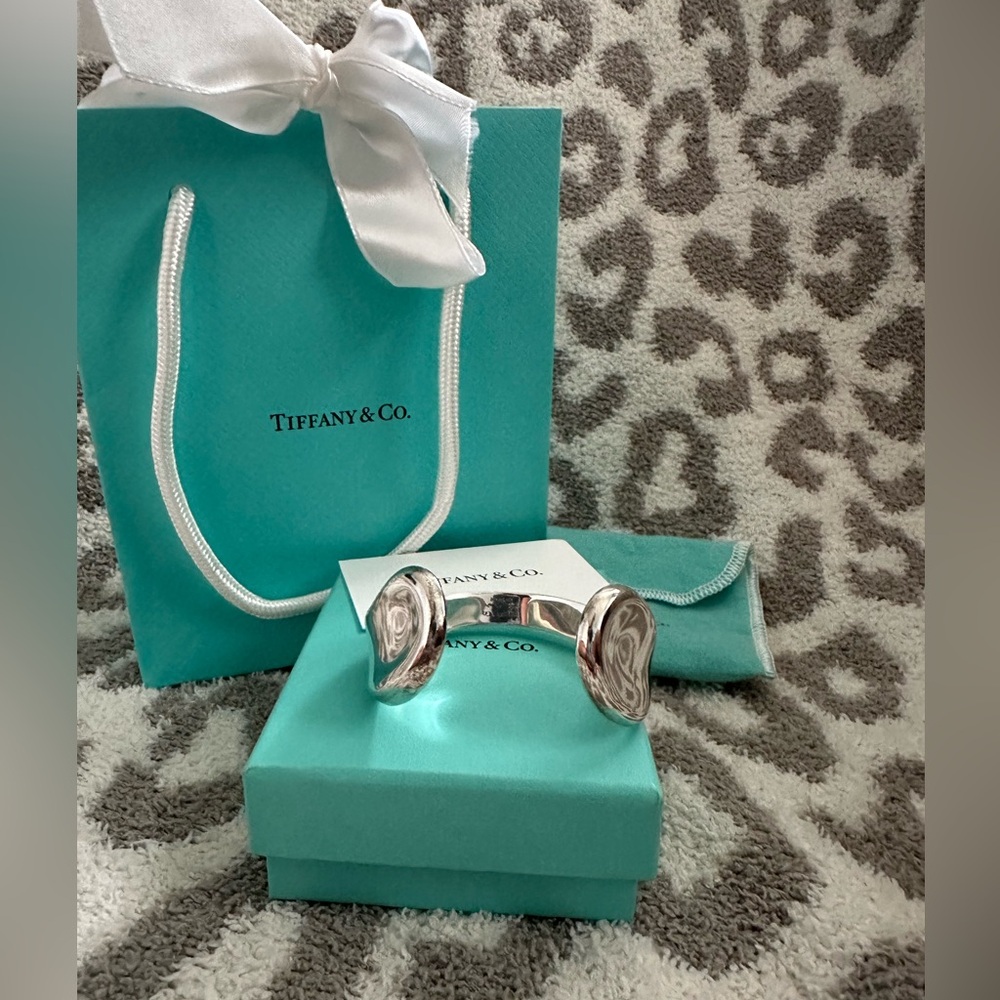 Tiffany’s Elsa Peretti thumbprint cuff